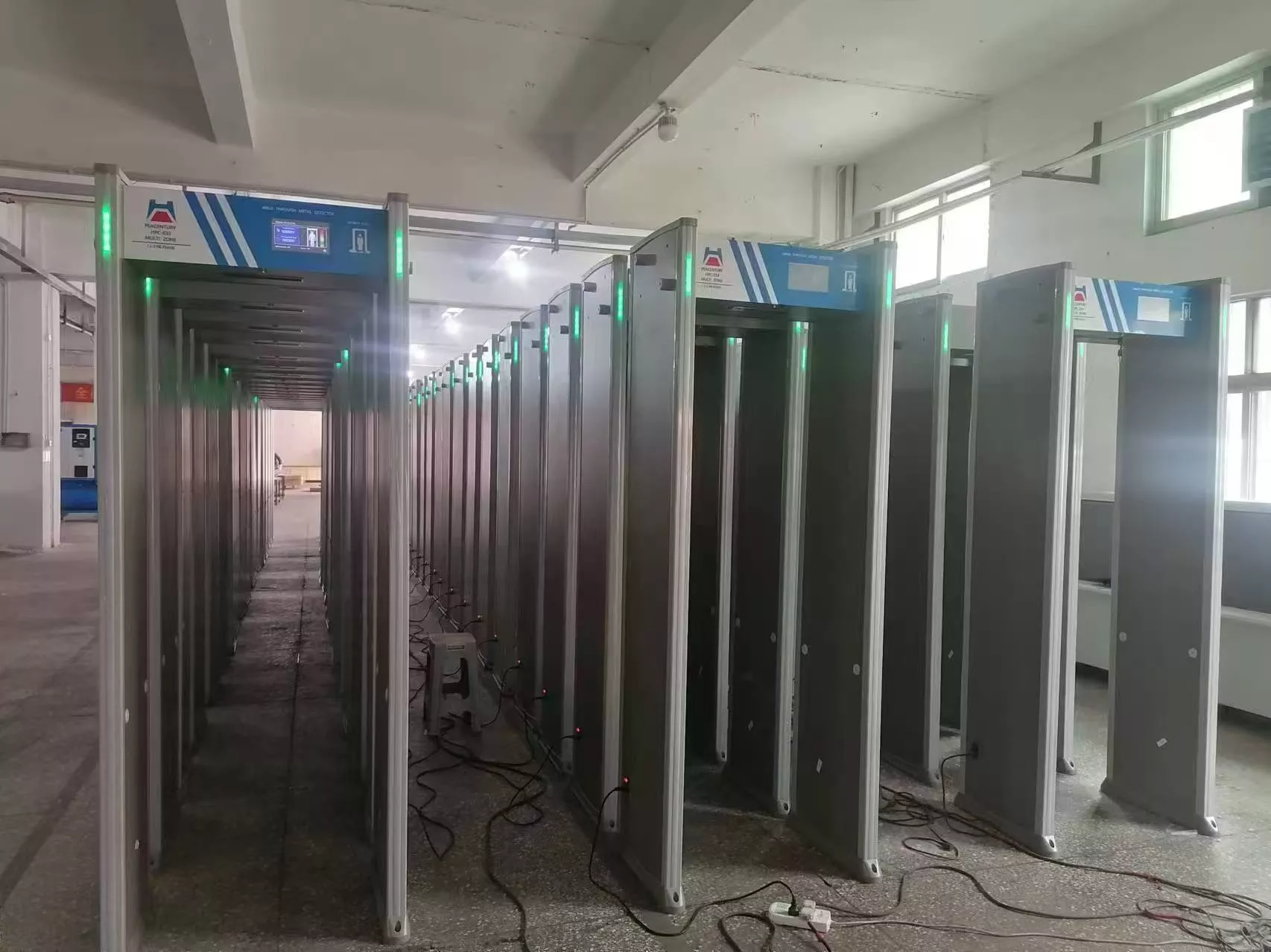 HPC-E45 Walk Through Metal Detector 33zones 7inch LCD colorful touch screen English softwareRuss.jpg